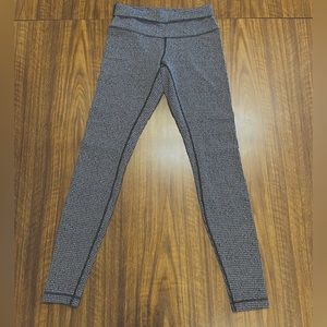 Lululemon B&W size 4
